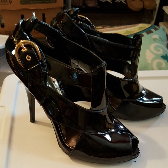 Shoes - Picture 6 of 8